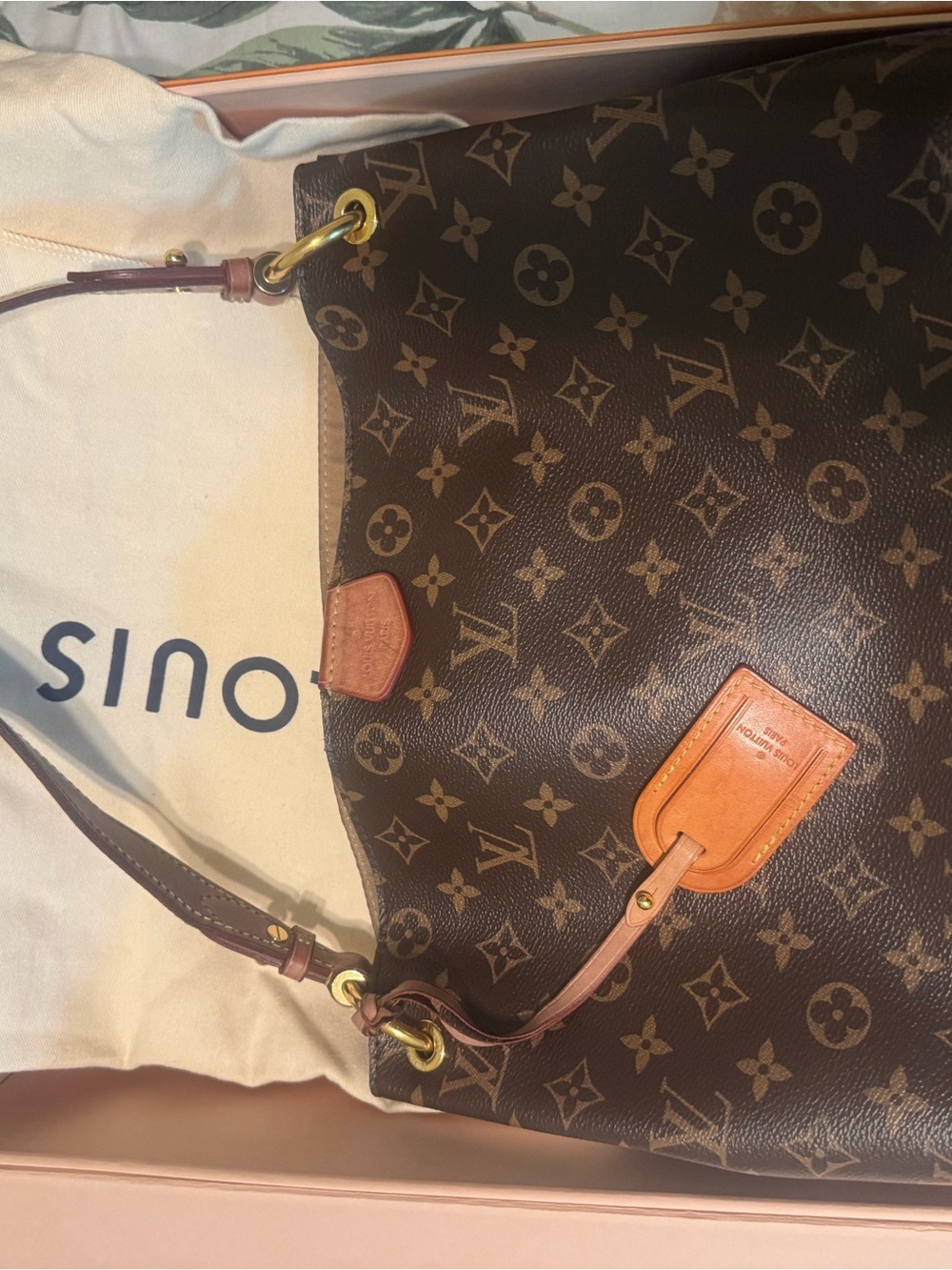 Authentic Louis Vuitton Graceful PM Shoulder Bag in Monogram canvas - Picture 5 of 11